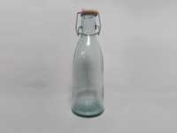 Eko prezent: Butelka z recyclingu przetworzonej stłuczki