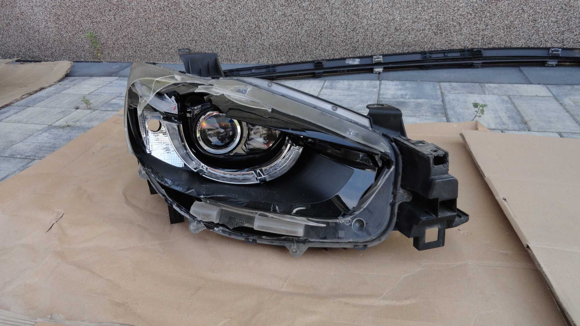 Lampa Prawa Mazda CX5 Oryginalna Uszkodzona rok 2017 Demontaż