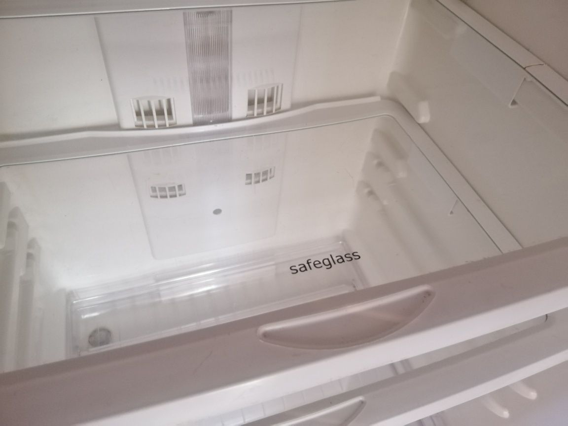 Холодильник Whirlpool, no frost, модель ARC4010