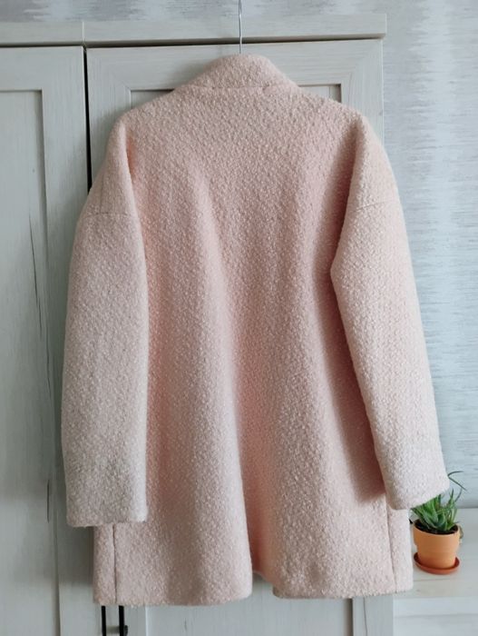 Płaszcz w kolorze pudrowego różu w rozmiarze 36/38