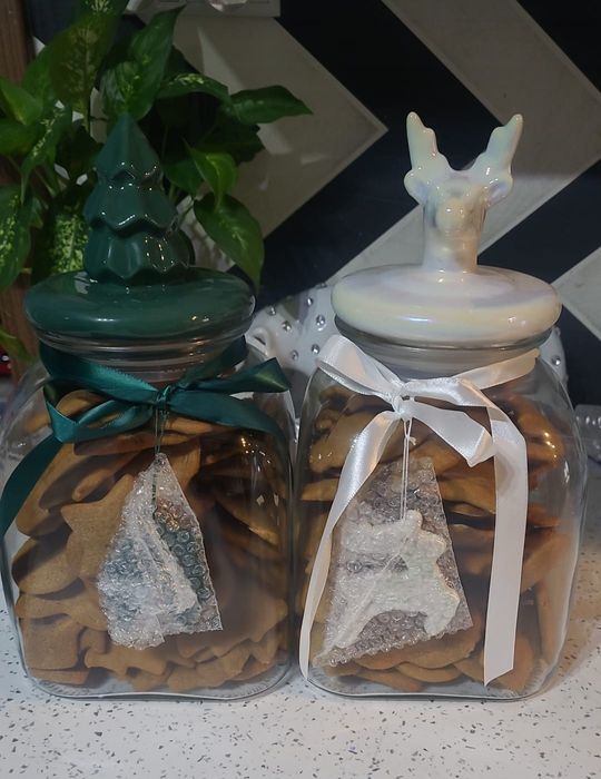 Pierniki pierniczki ciastka korzenne do dekorowania lub na prezent