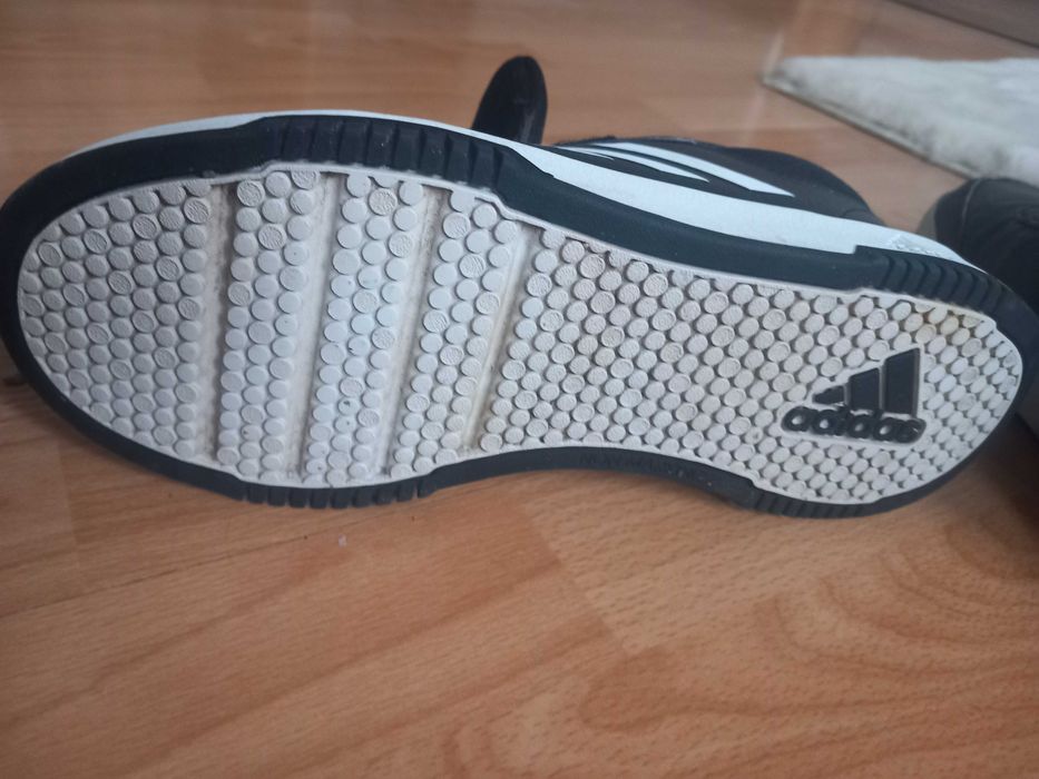 Adidasy chłopięce nr 40