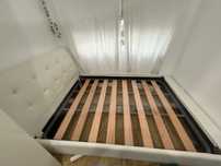 Cama com strado em boas condicoes