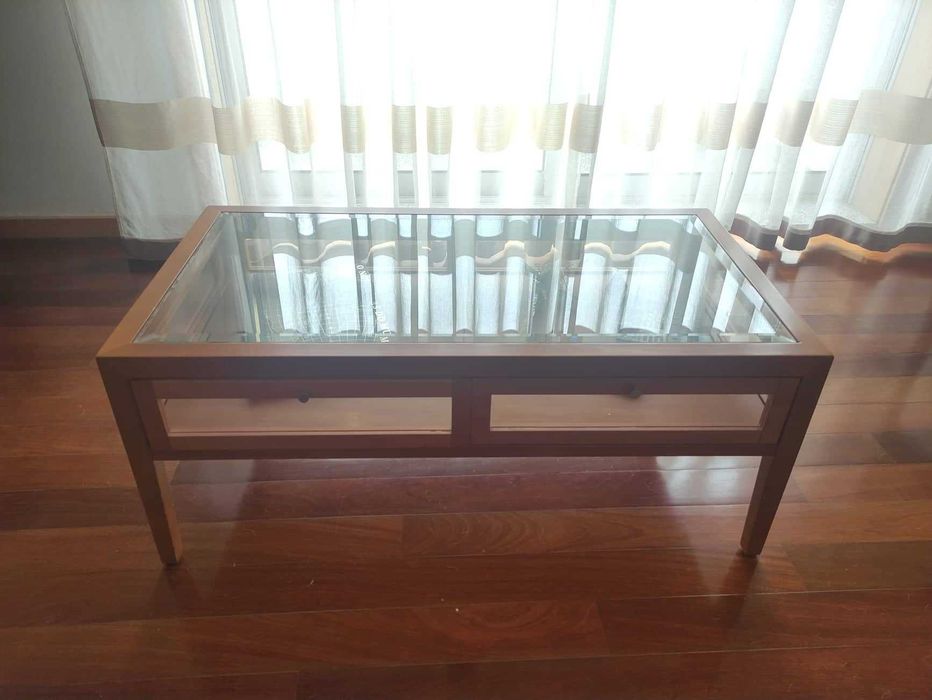 Mesa de centro em cerejeira com duas gavetas,como nova.