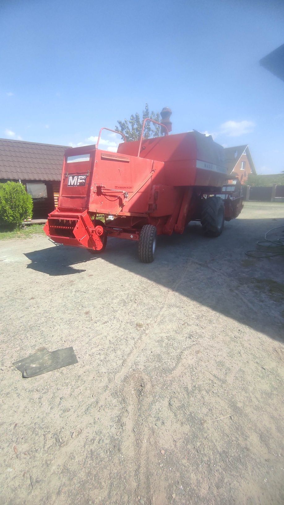 Комбайн зернозбиральний Massey Ferguson 240