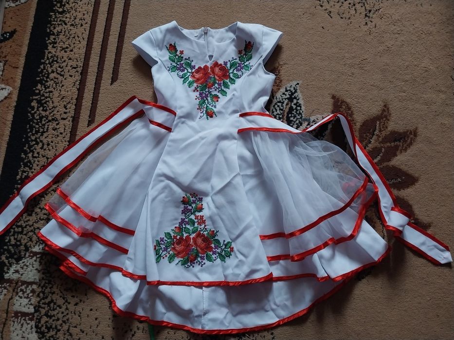 Вишите плаття сукня для дівчинки