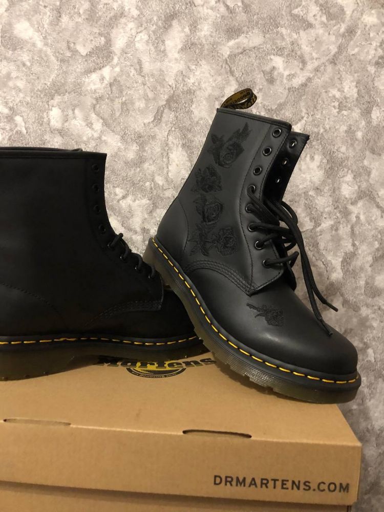Dr. Martens Берци 1460 Vonda Mono