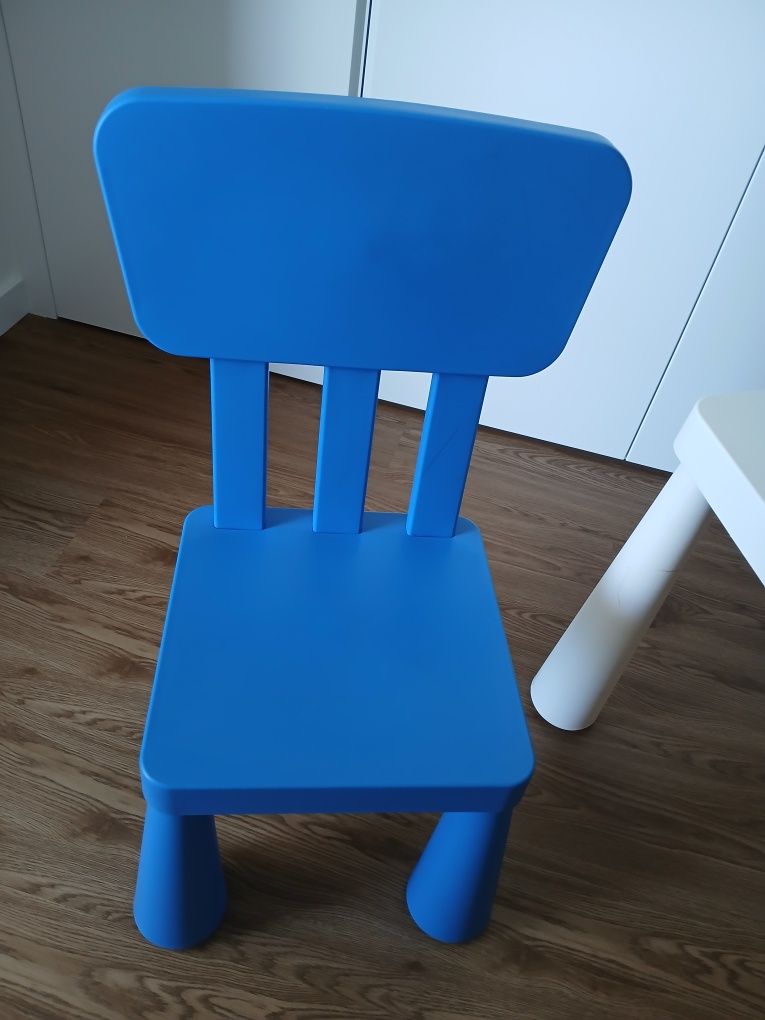Vendo mesa + cadeira Criança