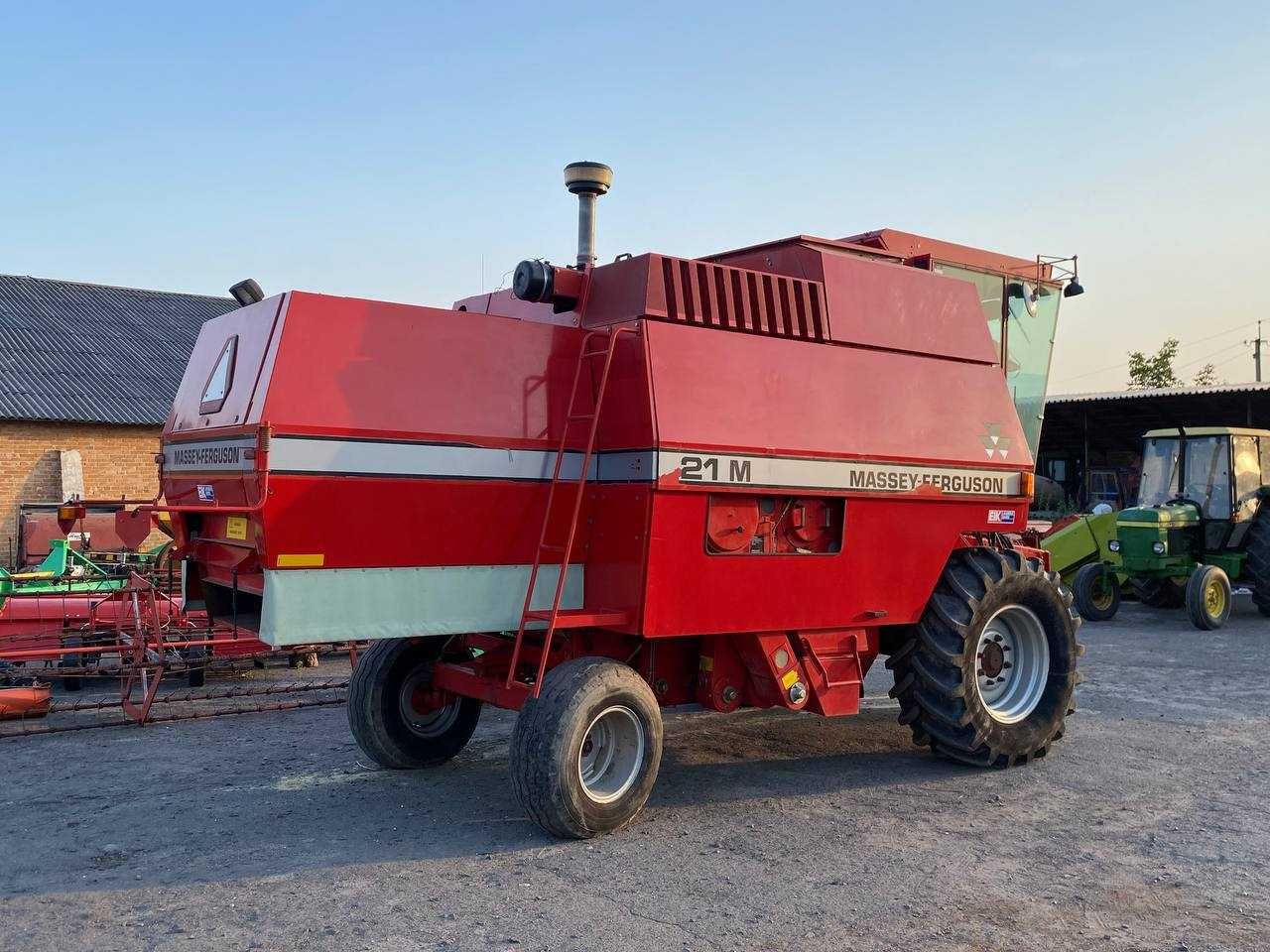 Свіжо привезений зерновий комбайн Massey Ferguson 21,Claas