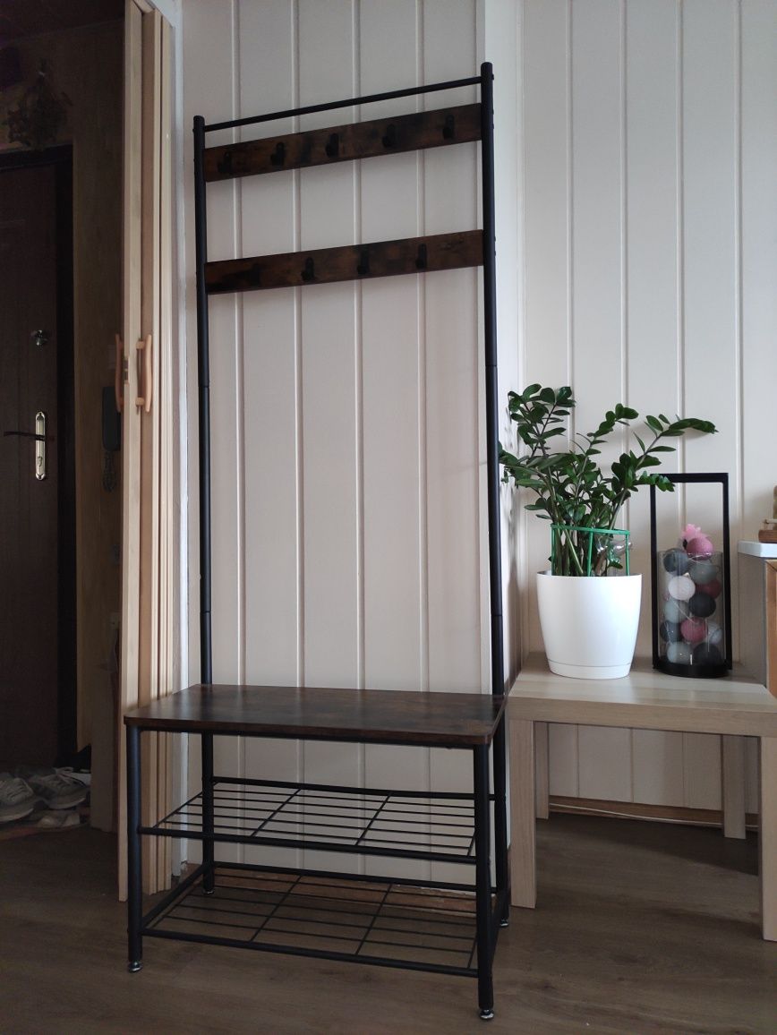 Wieszak stojacy w stylu loft