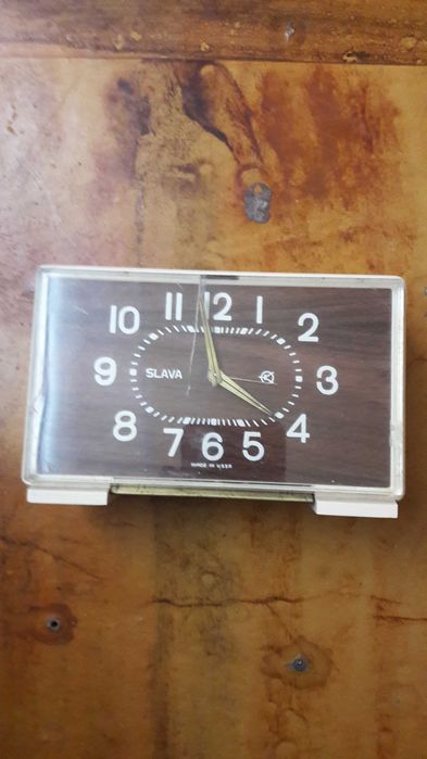 Настільні   робочі раритетні годинники з будильником.