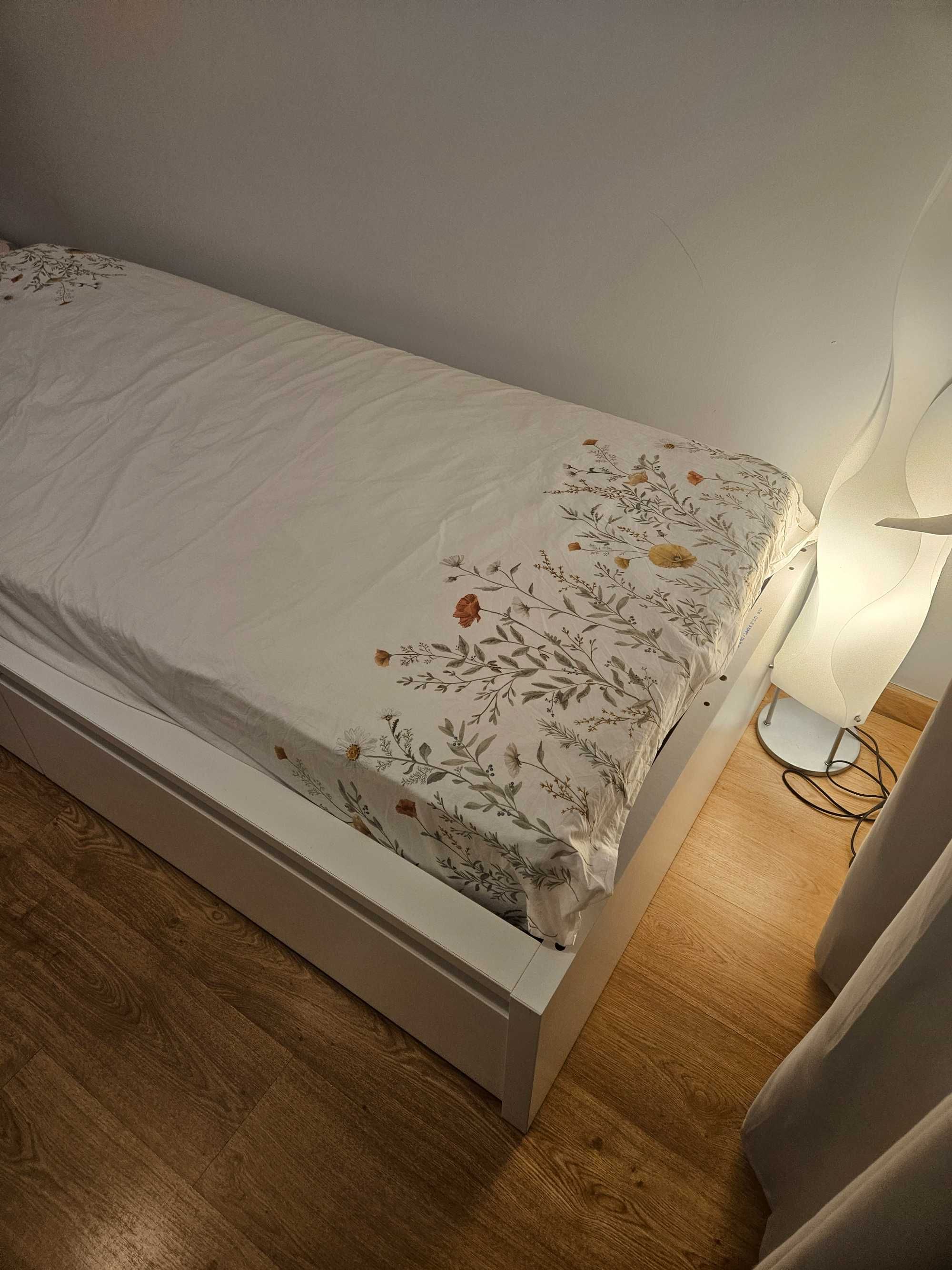 Cama Malm solteiro (90×200cm) com colchão e gavetas incluídas
