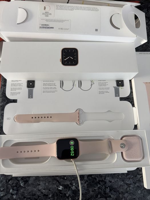 Apple Watch series 5 44mm Gold