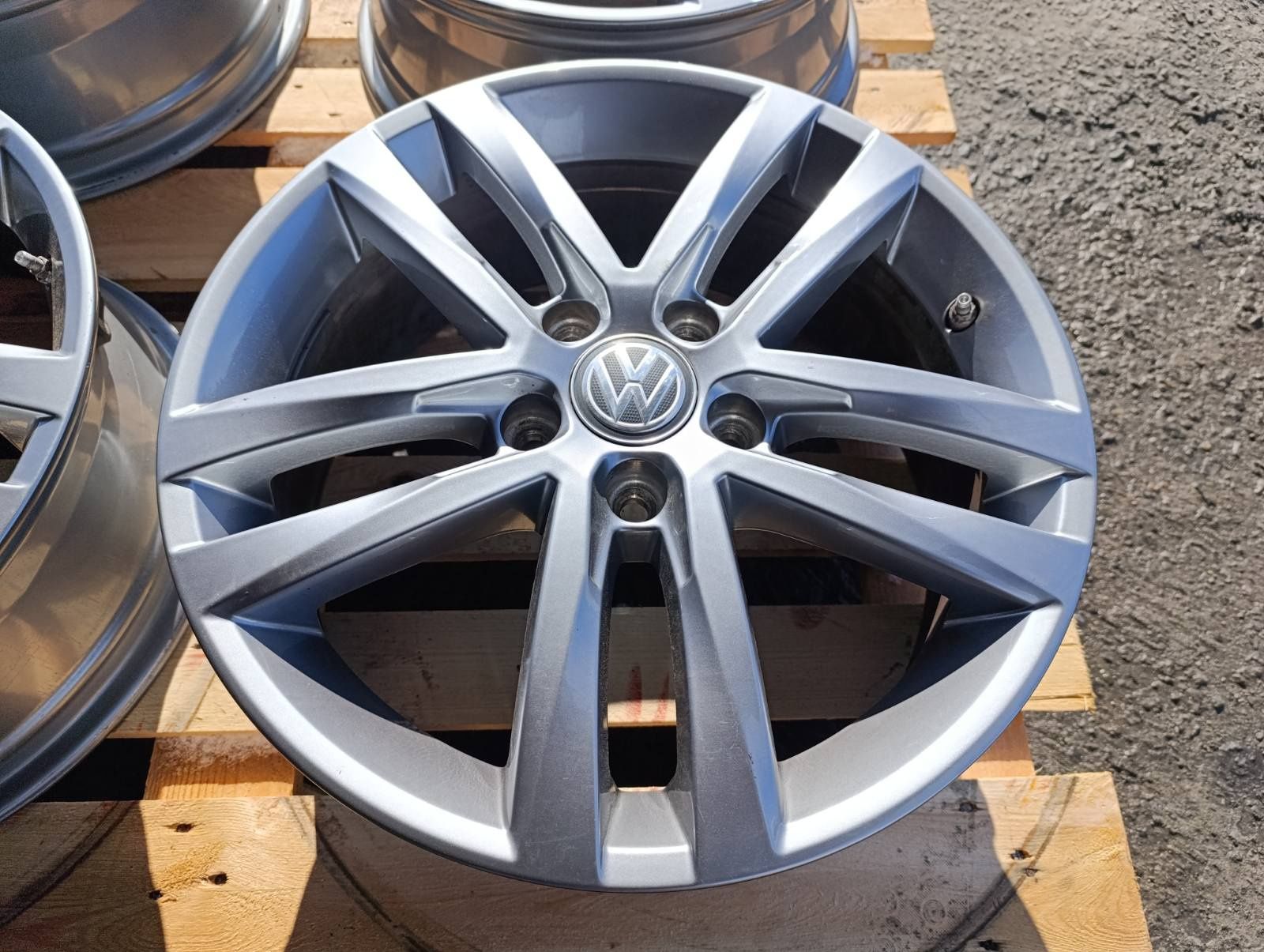 Оригінальні легкосплавні диски Volkswagen 5*112 R17