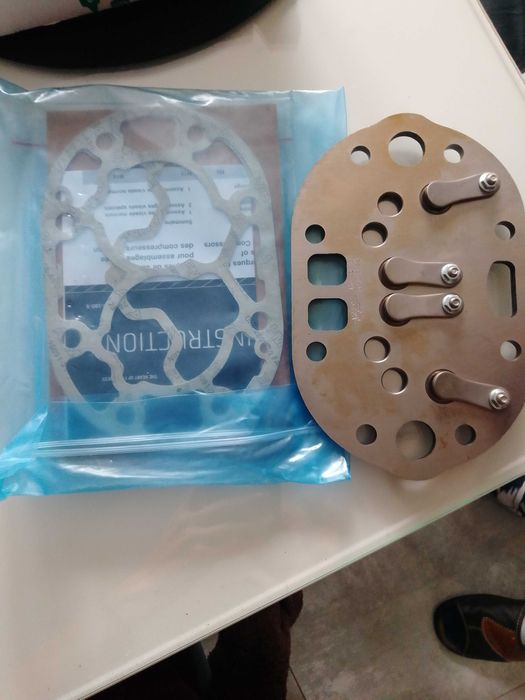 Plyta zaworowa z uszczelka BITZER S4T-5. 2N.DR