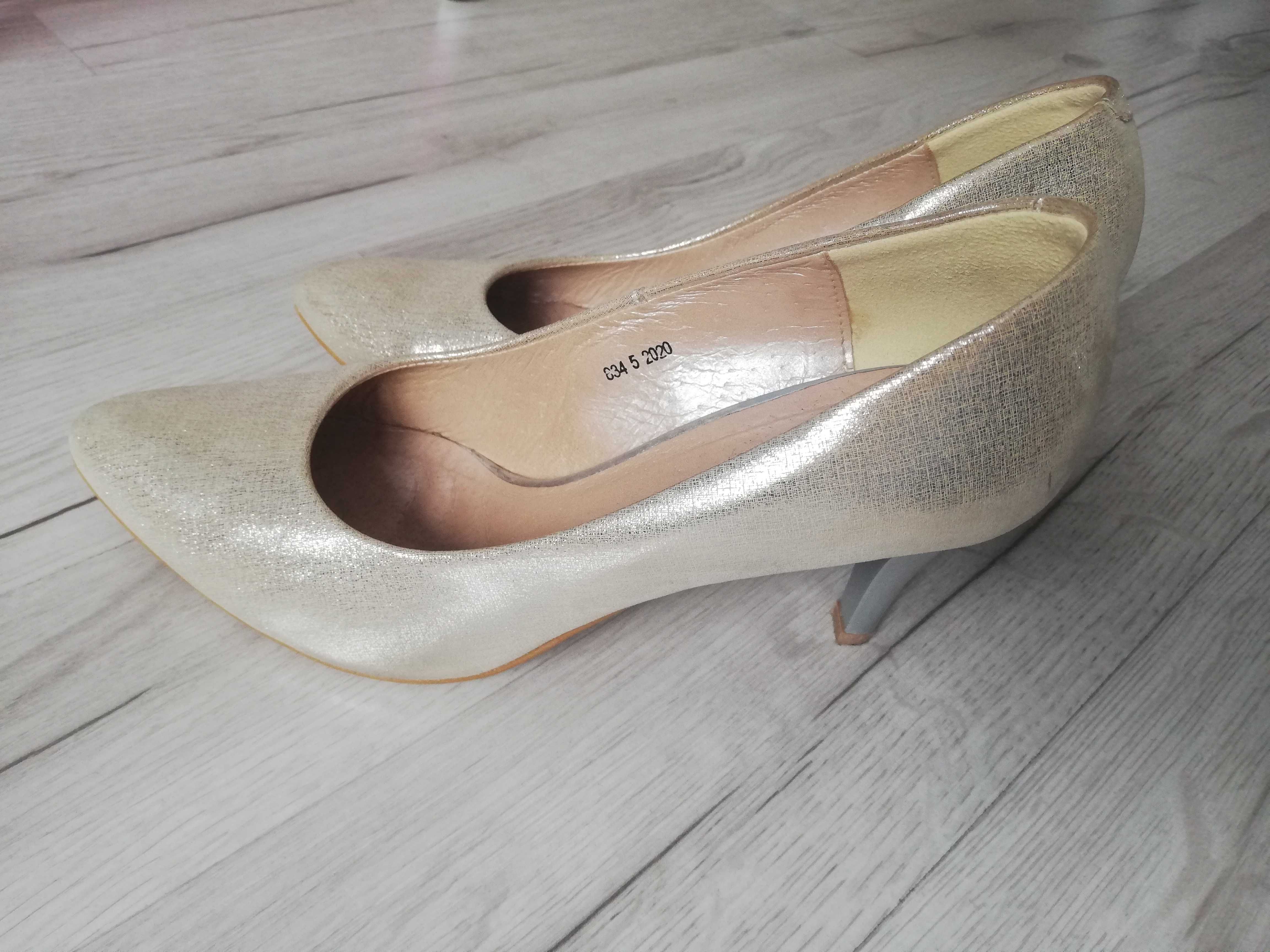 Buty srebrne ślubne