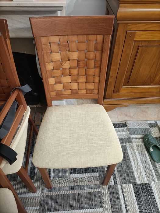 Mobília de sala com mesa de centro e 4 cadeiras