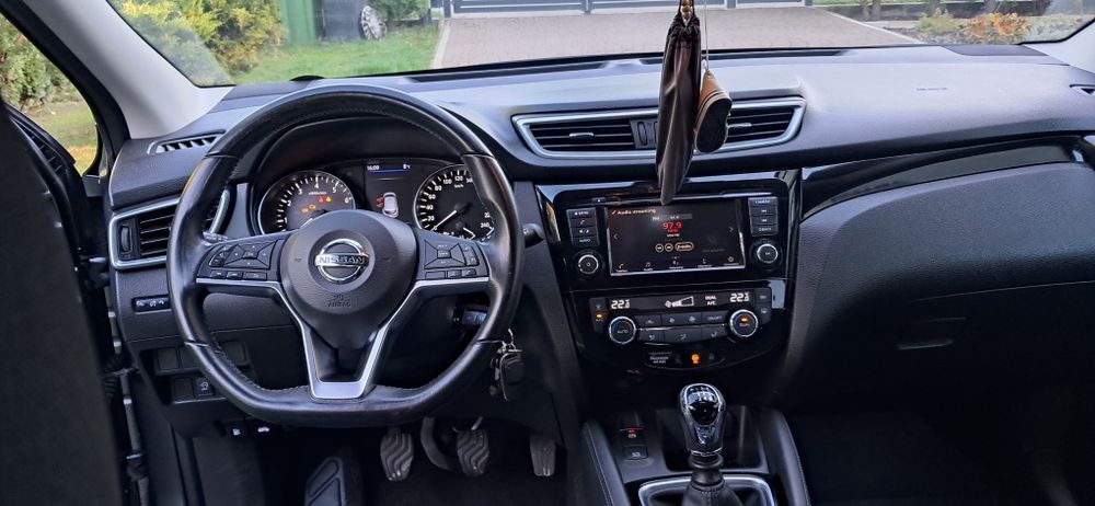 Nissan Qashqai 1,3 DIG-T, Benzyna 140 KM - Pakiet zimowy.