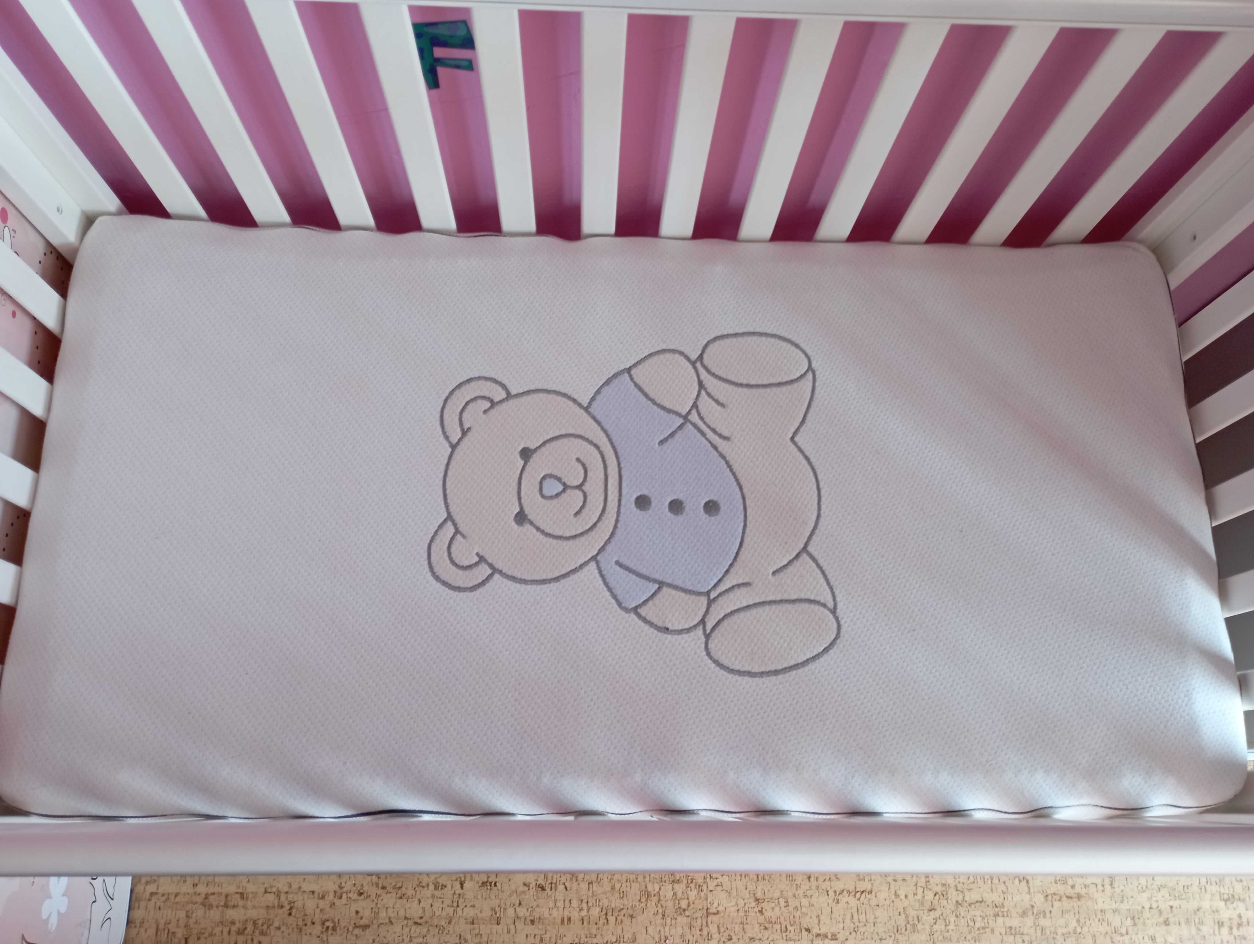 Łóżko z materacem dla niemowląt