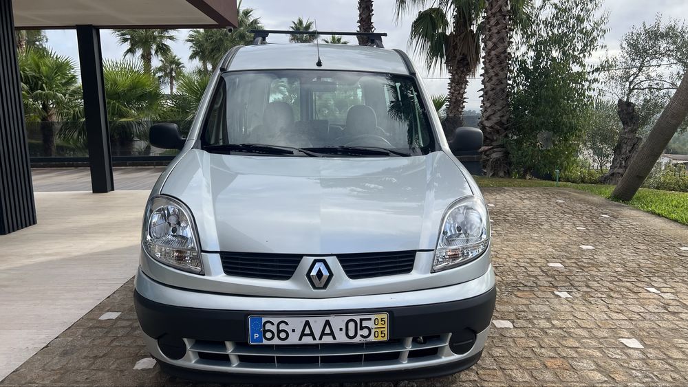 Renault kangoo 5 lugares  trato financiamento