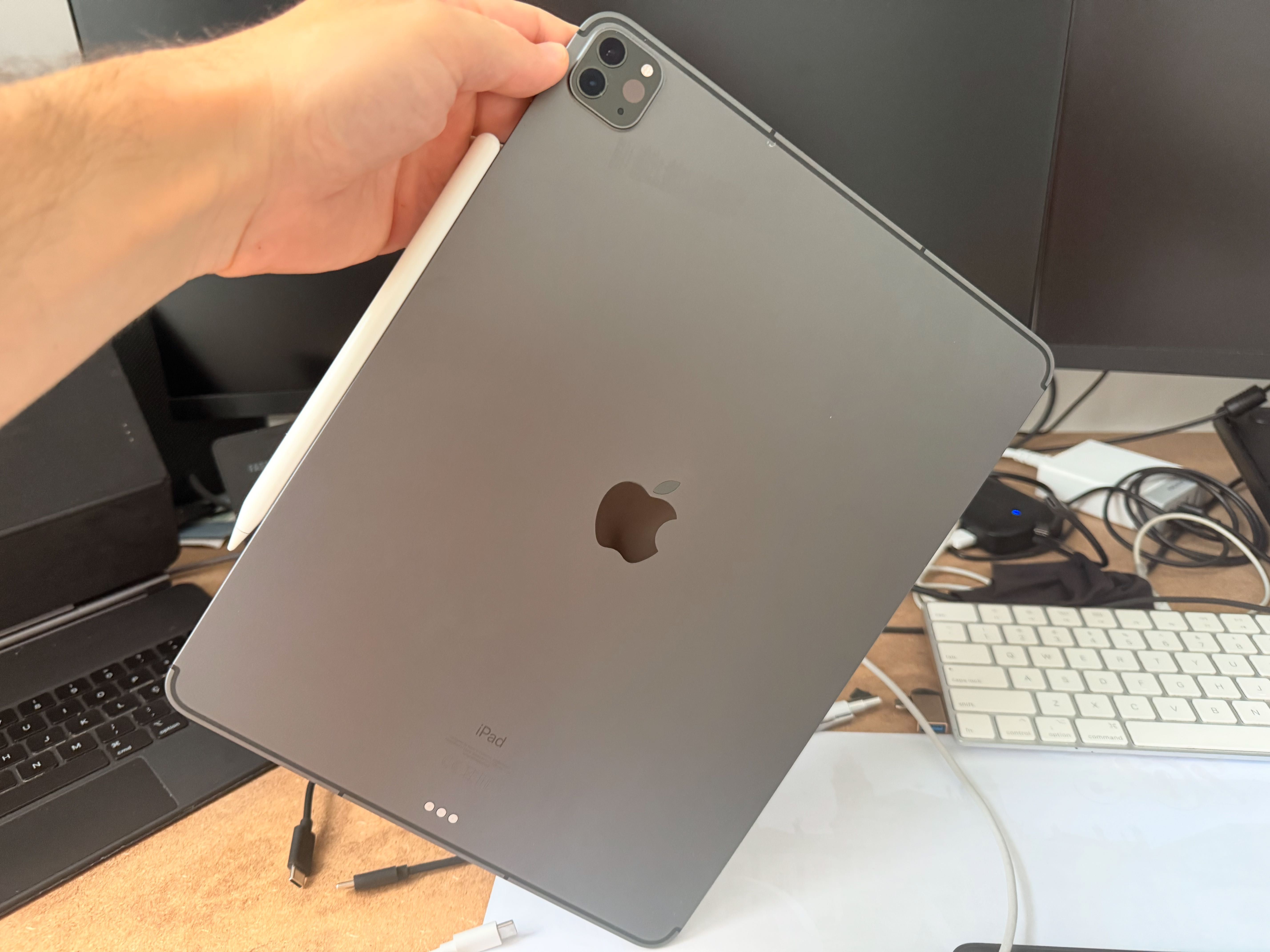 iPad Pro 12.9 Wifi+Celular 5th Generation + Magic Keyboard