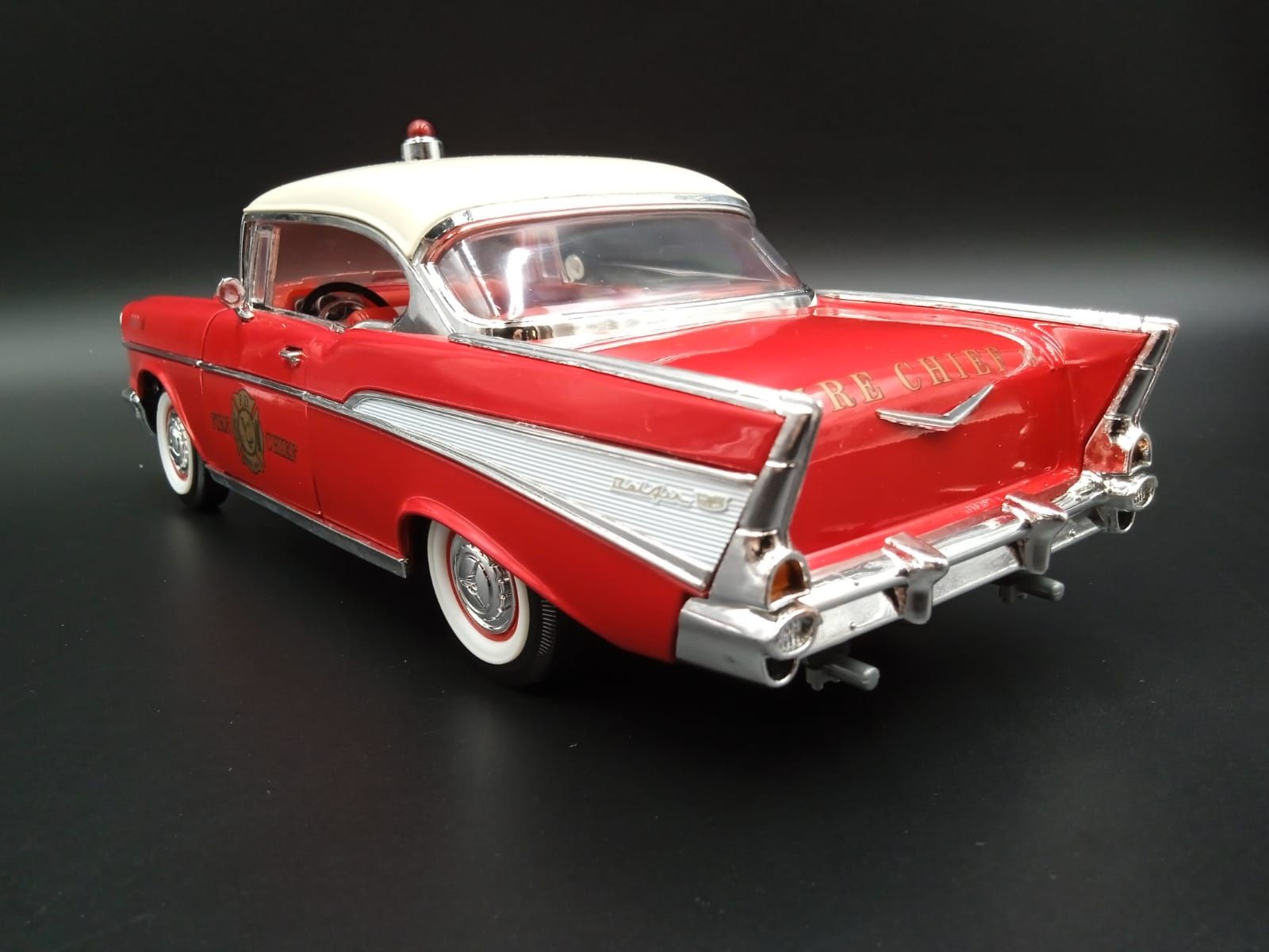 1:18 Road Legends 1957 Chevrolet Bel Air Fire Chief straż pożarna mode