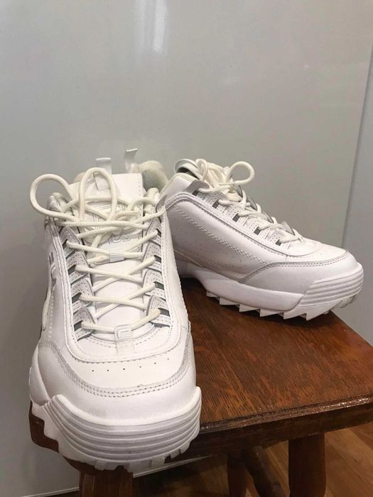 продам чоловічі кросівки FILA