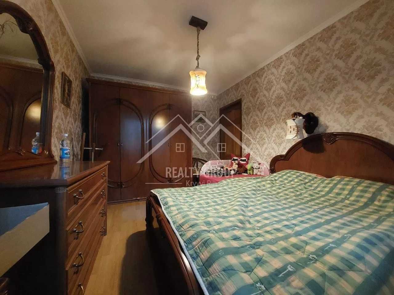 Продаж 4к з меблями та технікою у ЦМ р-ні поряд із парком Мершавцева