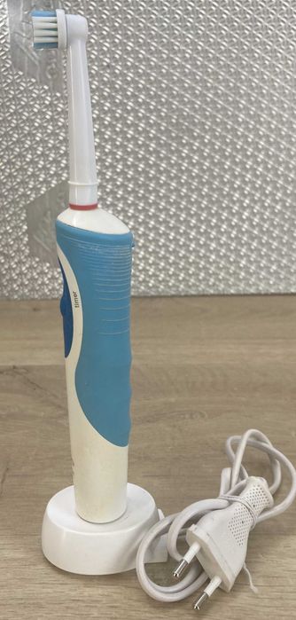 Szczoteczka Elektryczna Oral-B Vitality D12 + ładowarka