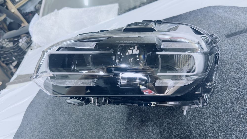 Фара левая taycan 9J1941032G