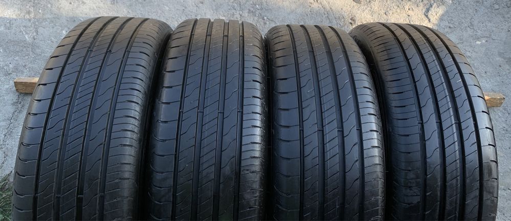 Шини Goodyear EfficientGrip Performance 2 215/55 R17 2023 рік