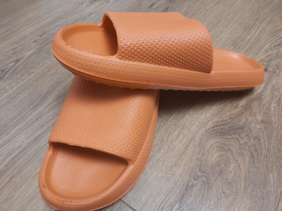 Капці для душу, пляжу, дому