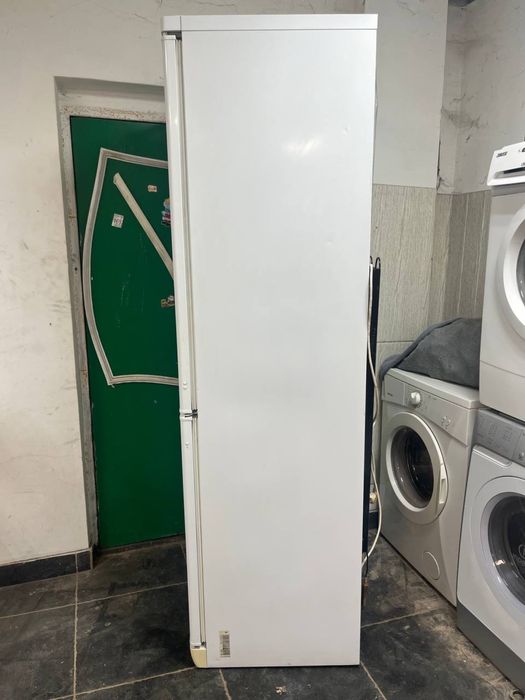 Холодильник Indesit 2 метра в рабочем состоянии.Доставка,гарантия