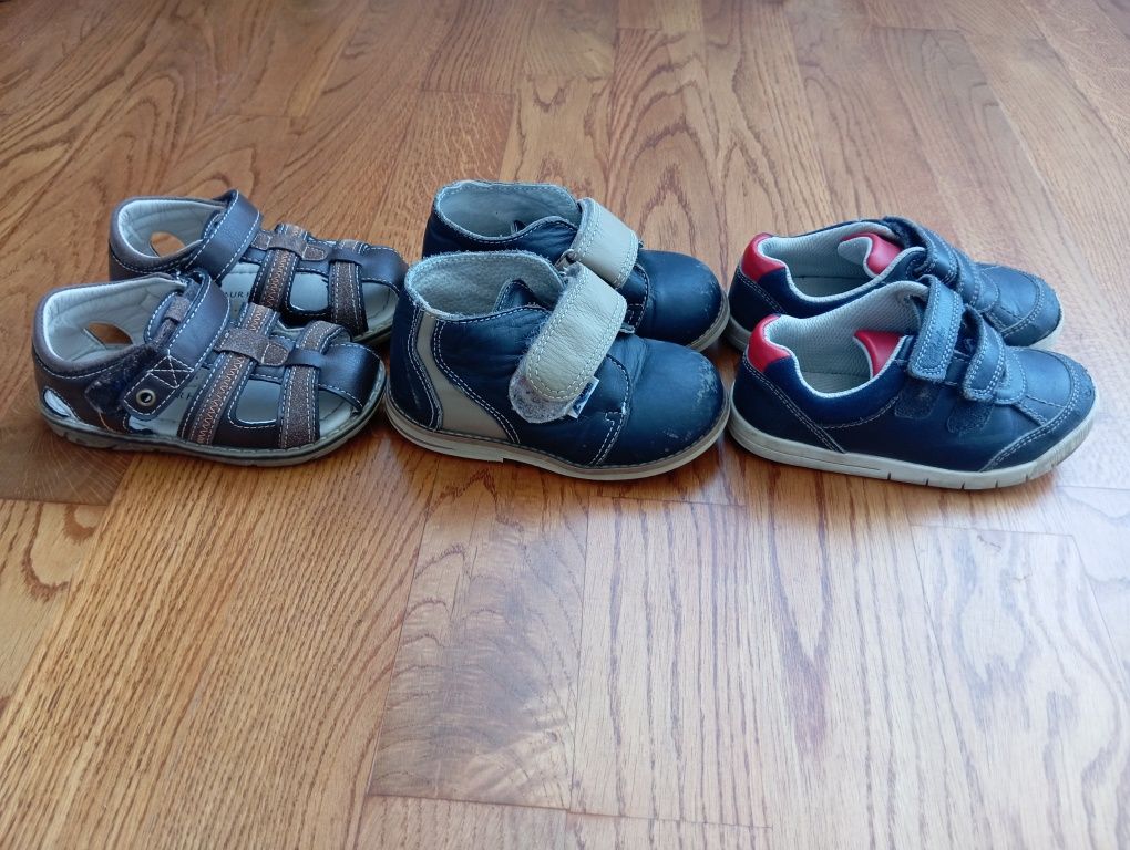 Дитяче фірмове взуття (босоніжки 14,5,черевики 15,кросівкиClarks15,5)