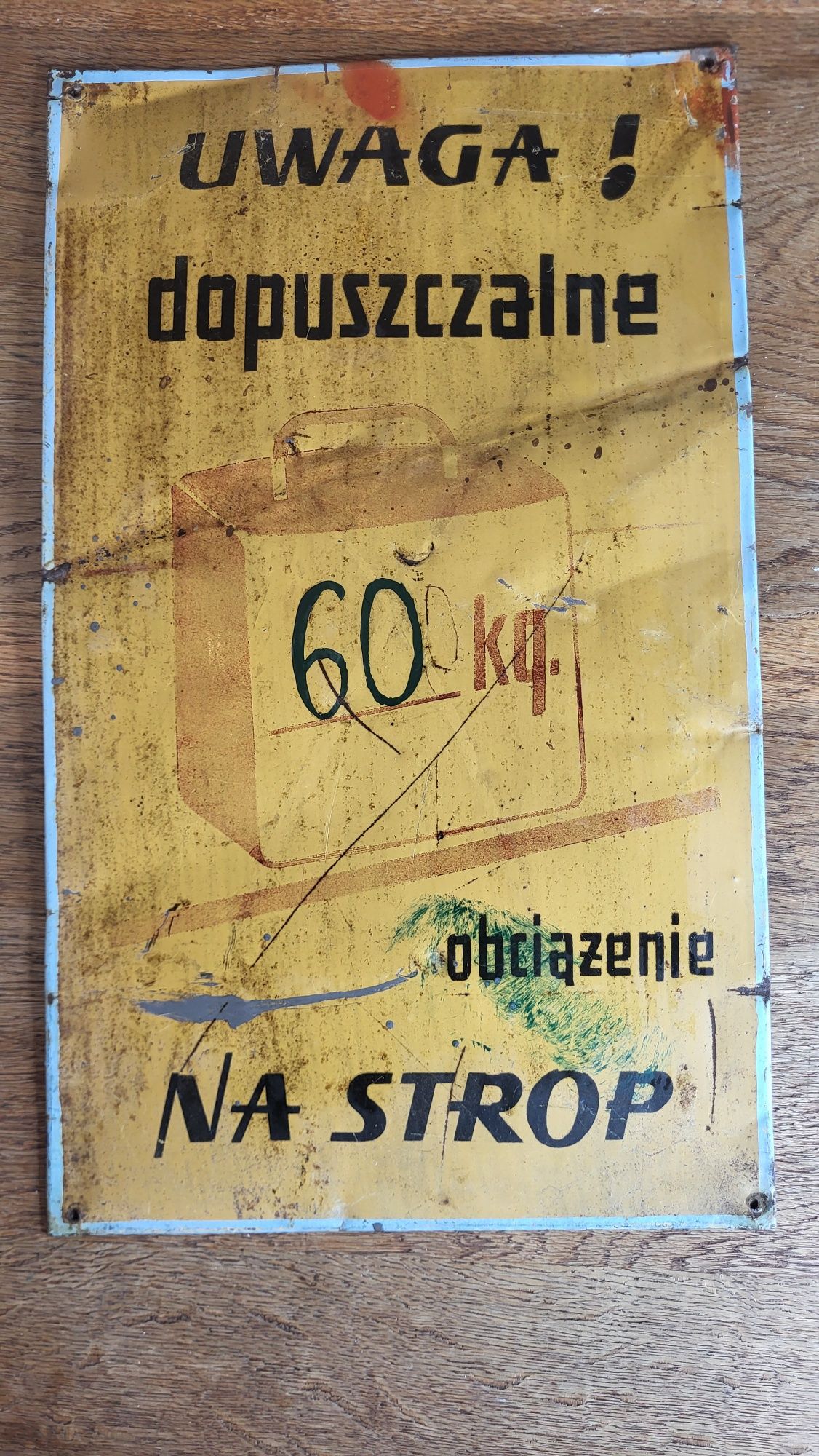 Stare metalowe tablice ostrzegawcze