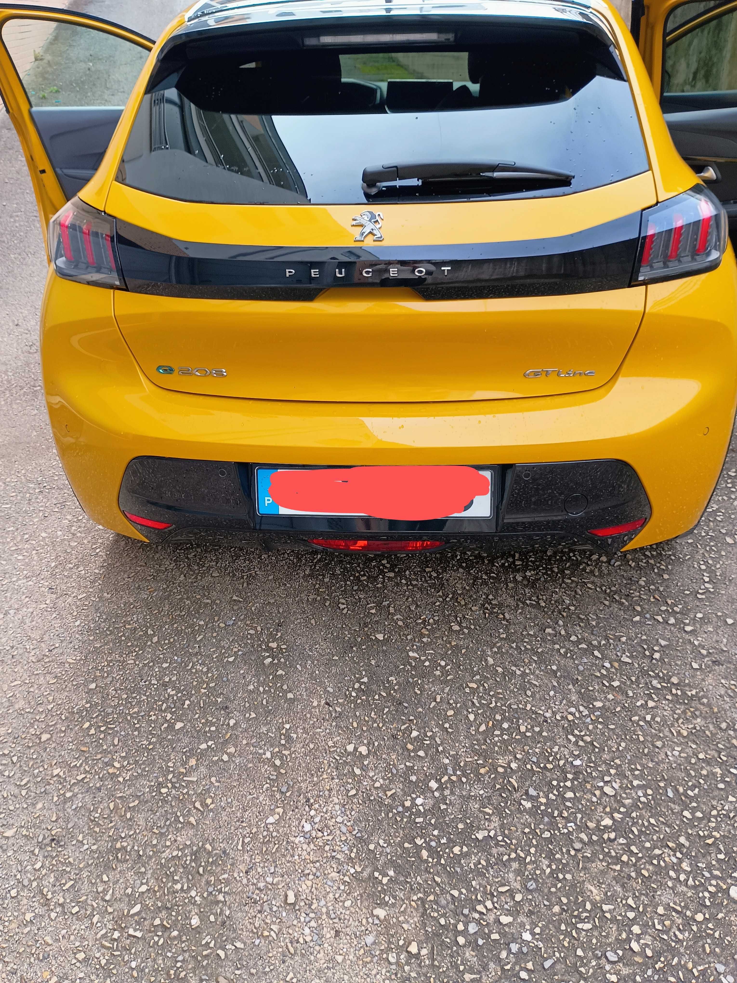 Peugeot e-208 em óptimo estado