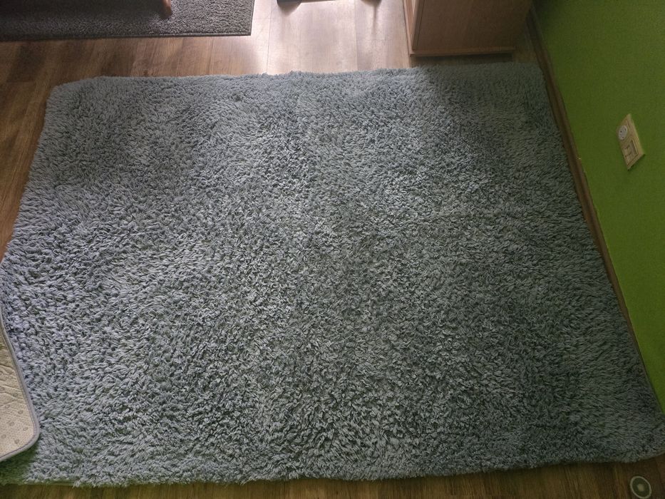 Dywan miękki błękitny praktycznie nowy.