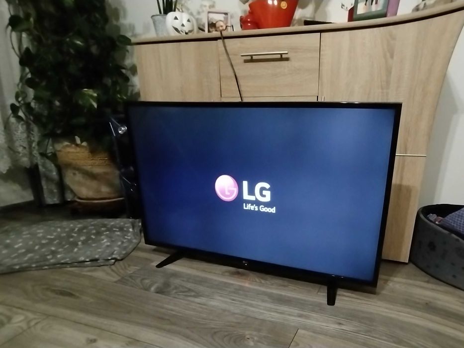 SmartTV 4K UHD 43 cale LG 3XHDMI USB WiFi DVB-T2 SAT pilot