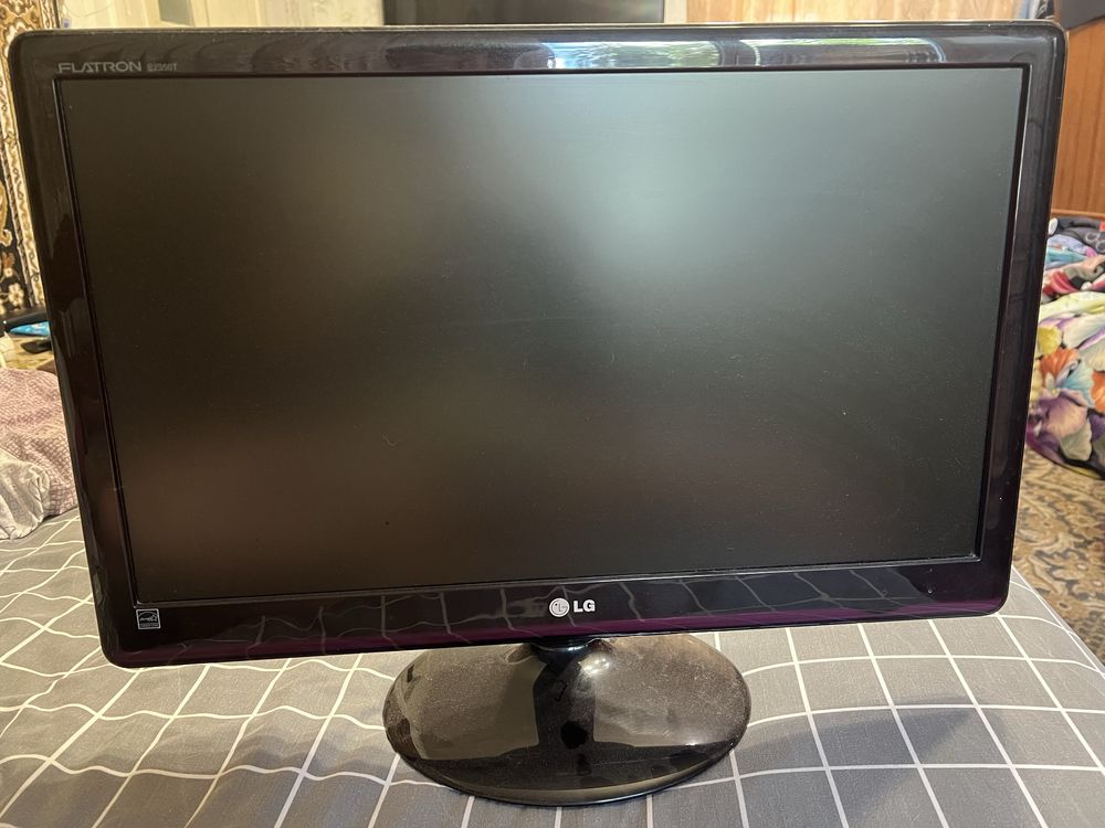 Продам монитор Lg Flatron E2350T