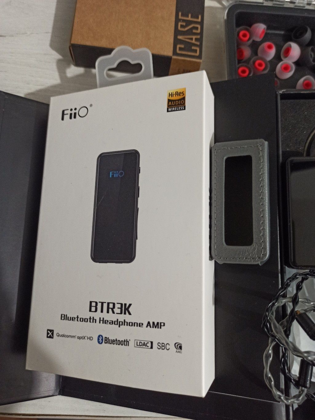 Słuchawki IEM Fiio FH3 z wzmacniaczem Fiio BTR3K plus kable