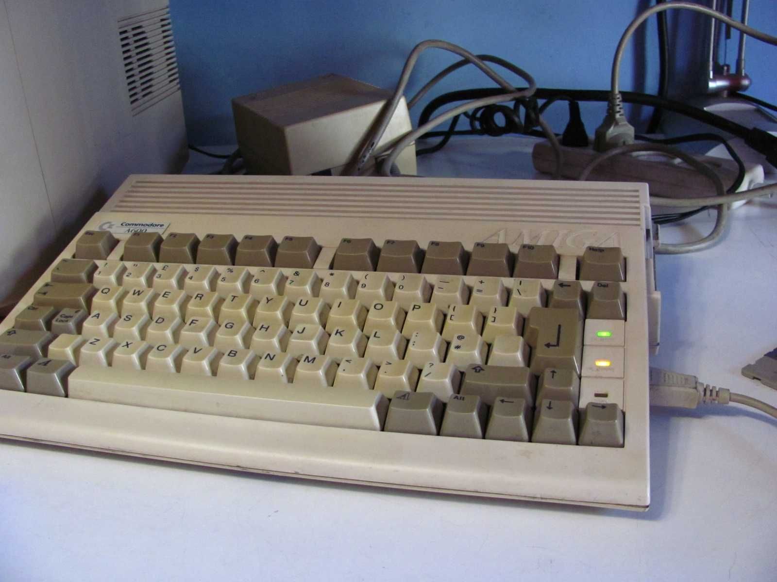 Komputer Amiga 600 - pełnosprawny - odbiór osobisty
