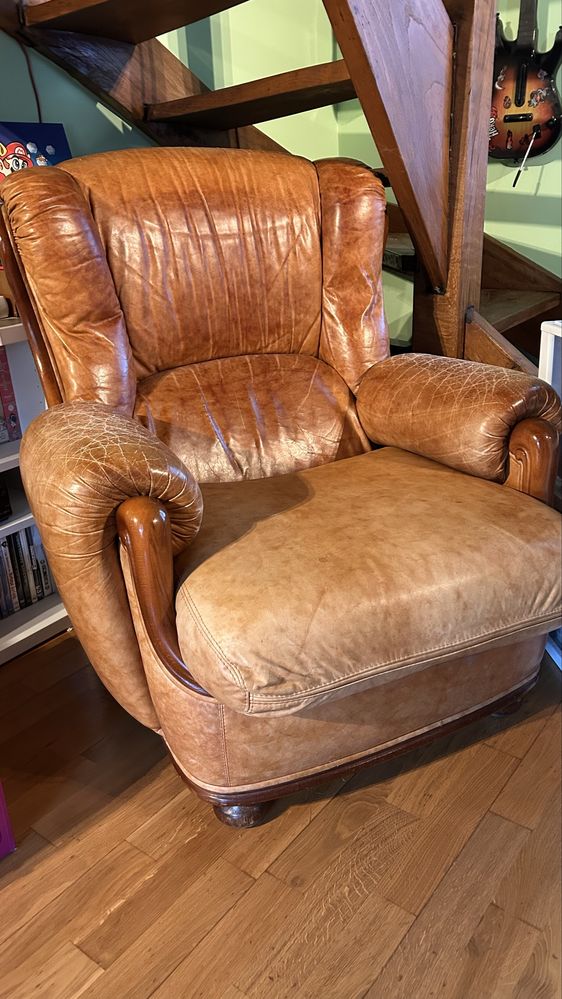 Sofá em Pele Castanho – Conforto e Elegância