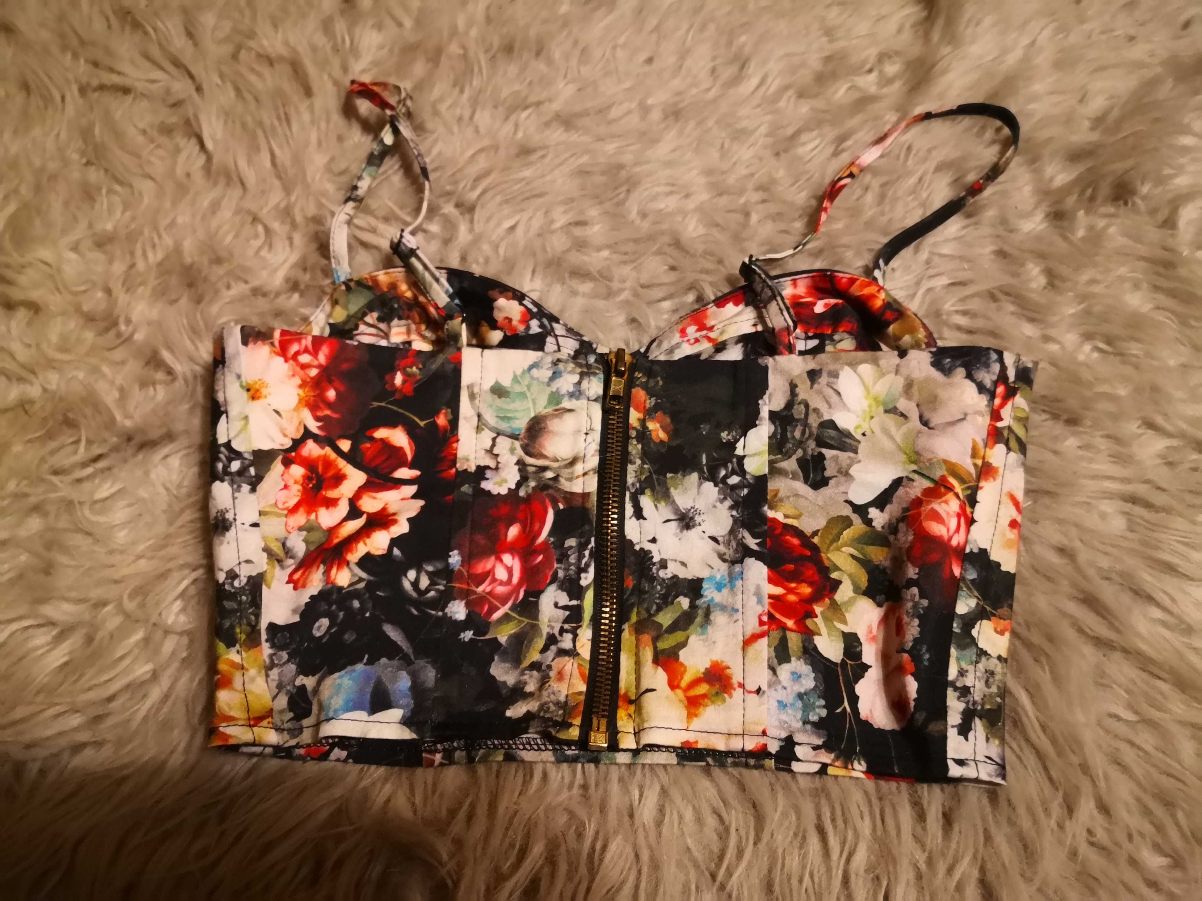 Krótki top, w kwiatki, crop top, nad pępek, XXS/ XS, na ramiączkach