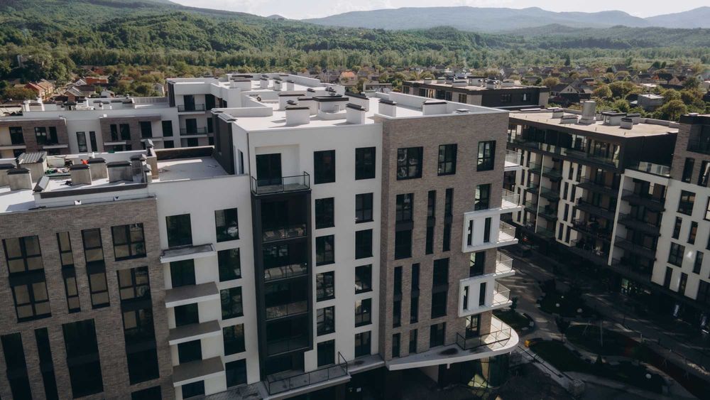 Продаж. Двокімнатна квартира з видом на гори з терасою. Тячів. 5.30