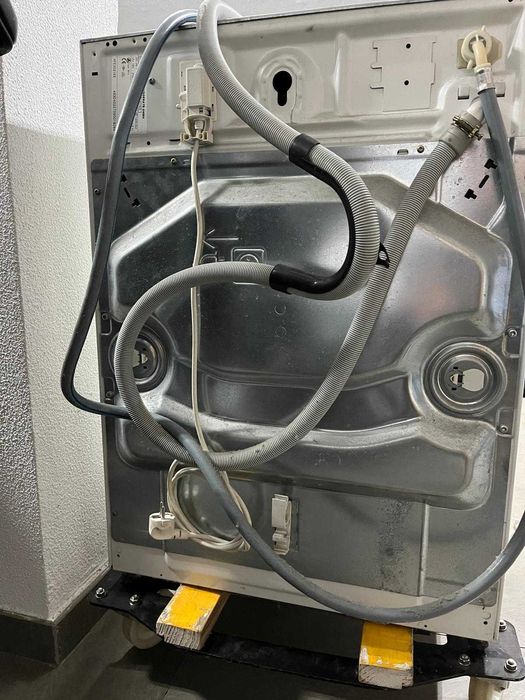 Maquina Lavar roupa BOSH ( Encastrar )