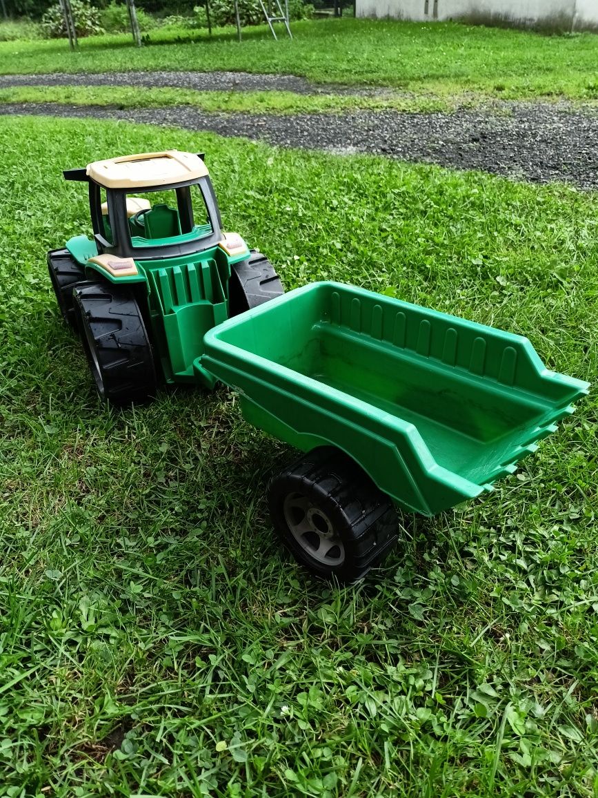 Ciągnik (traktor) z przyczepą Lena