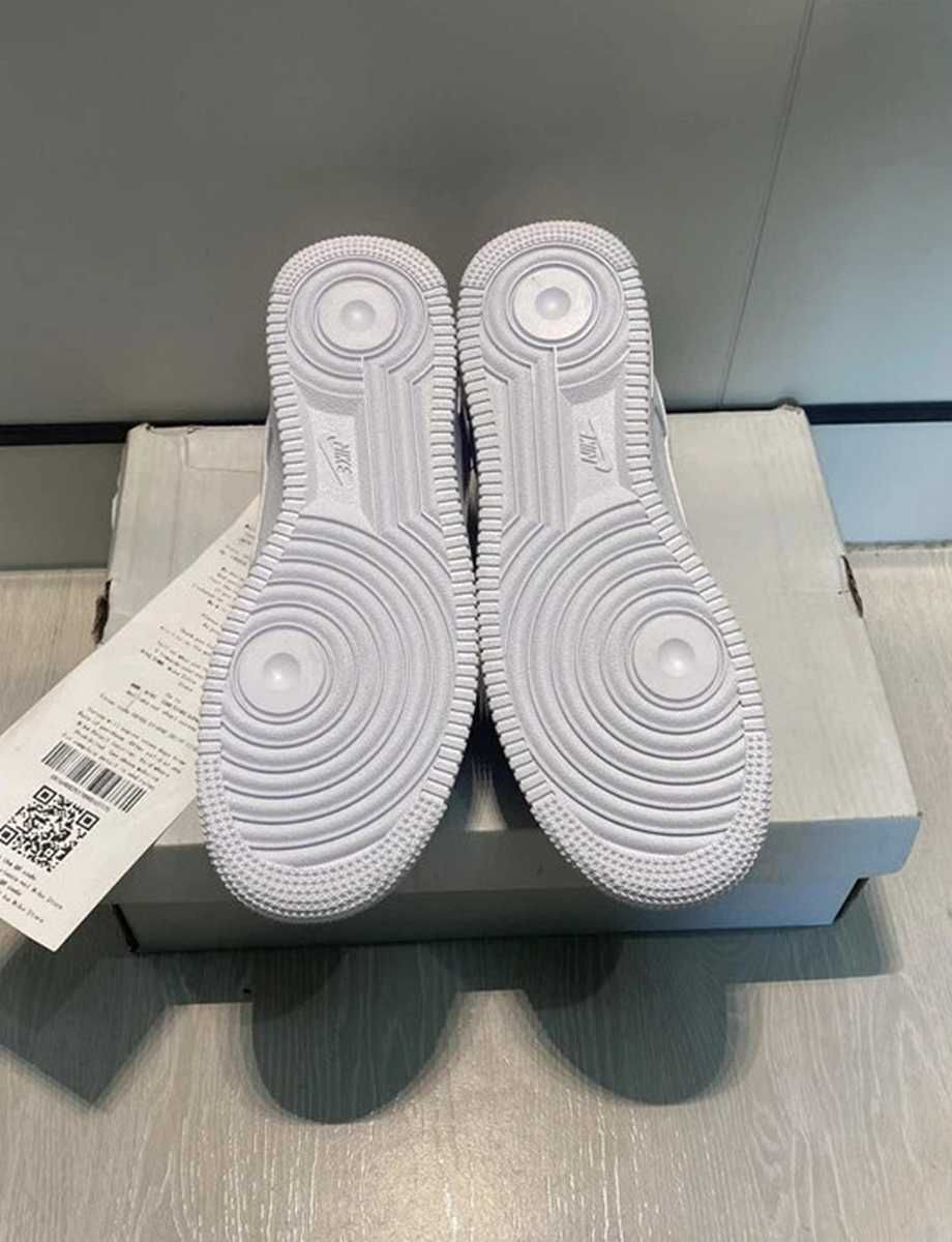 Białe tenisówki damskie Nike Air Force 1 '07, rozmiar 39