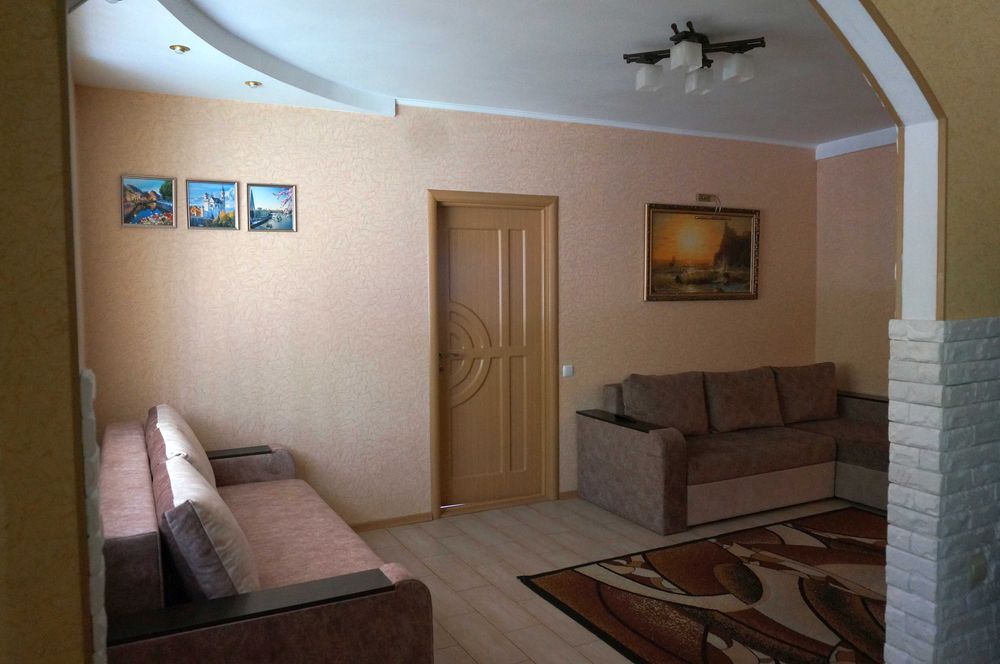 Уютная 2-х комнатная квартира-студия в центре.