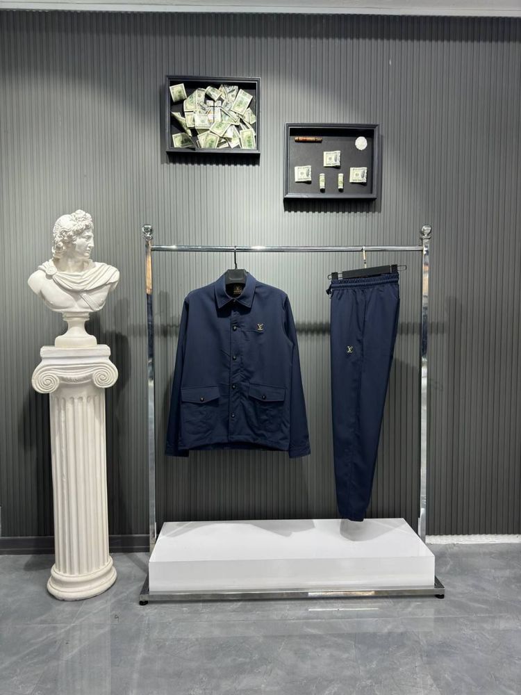 Костюм Hugo Boss,Louis Vuiton