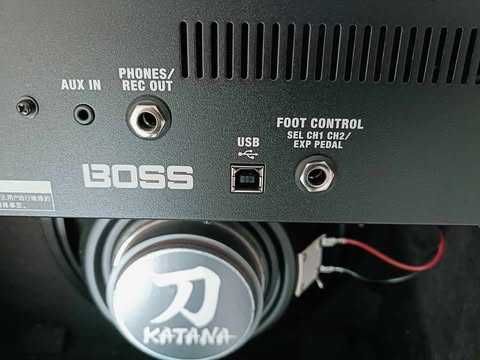 Boss Katana 50 W . Stan jak nowy.W komplecie Footswitch Boss FS-5L